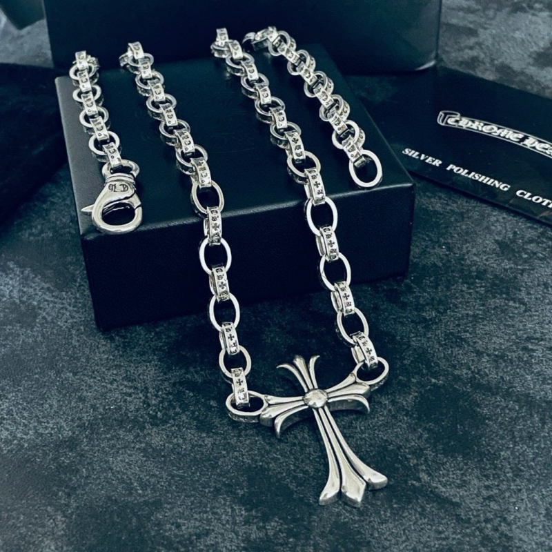 Ch*0me He**ts necklaces